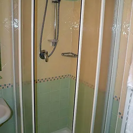Ariston 3*
